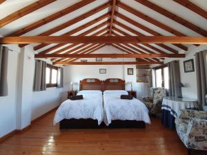 A bed or beds in a room at Casa del Aljarife