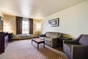 Posezení v ubytování Castle Rock Inn & Suites - Quinter