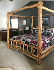 מיטה או מיטות בחדר ב-Mountain Shadows Resort
