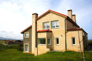 Imagen de la galería de CHALETS PLAYA GALIZANO, en Galizano