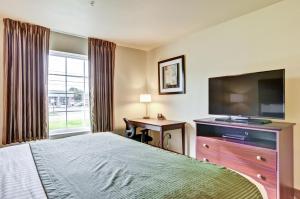 TV a/nebo společenská místnost v ubytování Castle Rock Inn & Suites - Quinter