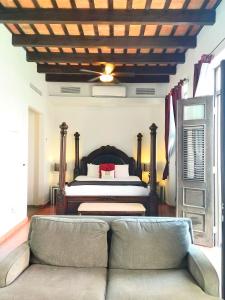 a bedroom with a bed and a couch in a room at La Terraza de San Juan in San Juan