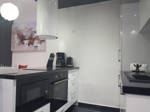 Kuchyňa alebo kuchynka v ubytovaní Palladium City Center Apartments