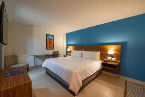 a hotel room with a bed and a desk at Holiday Inn Express Merida Centro by IHG in Mérida