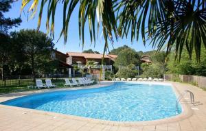 La alberca dentro o cerca de Cosy Appartement SANNA 3 étoiles piscine, 2 ch