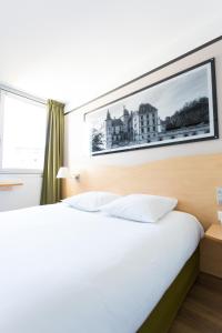 Postel nebo postele na pokoji v ubytování Hotel inn Grenoble Eybens Parc des Expositions Ex Kyriad
