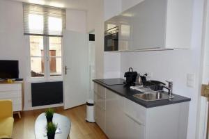 a kitchen with a sink and a counter top at Appartement Trouville s/mer Plage in Trouville-sur-Mer