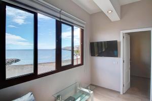 Telewizja i/lub zestaw kina domowego w obiekcie Sonias City Beach