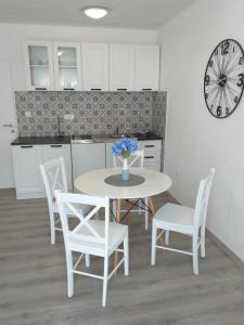 Kuchyň nebo kuchyňský kout v ubytování Apartments Villa Antony