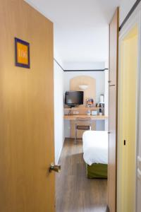 Postel nebo postele na pokoji v ubytování Hotel inn Grenoble Eybens Parc des Expositions Ex Kyriad