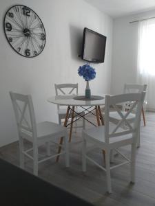 TV a/nebo společenská místnost v ubytování Apartments Villa Antony
