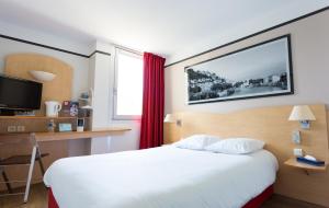 Postel nebo postele na pokoji v ubytování Hotel inn Grenoble Eybens Parc des Expositions Ex Kyriad