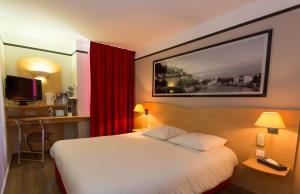 Postel nebo postele na pokoji v ubytování Hotel inn Grenoble Eybens Parc des Expositions Ex Kyriad