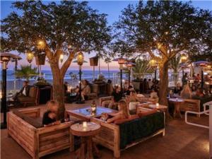 Επισκέπτες που μένουν στο Steps to the Sand and Main Street 4BR