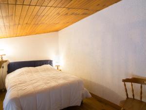 Postel nebo postele na pokoji v ubytování Apartment Douc-7 by Interhome