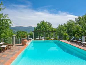 Bazén v ubytovaní Apartment Il Borghetto-3 by Interhome alebo v jeho blízkosti