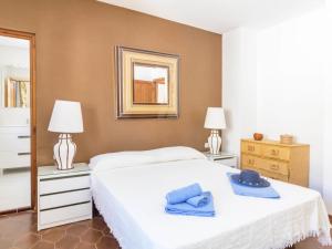 Ένα ή περισσότερα κρεβάτια σε δωμάτιο στο Apartment Cabopino-1 by Interhome