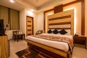Postel nebo postele na pokoji v ubytování Hotel Aster Inn New Delhi