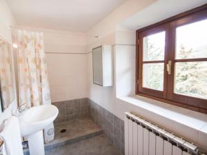 Kúpeľňa v ubytovaní Apartment I Noccioli by Interhome