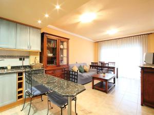 Dapur atau dapur kecil di Apartment Delicias B by Interhome