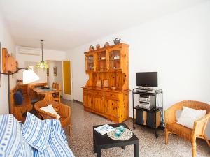 TV a/nebo společenská místnost v ubytování Apartment Sant Pol by Interhome + 9 fotografií