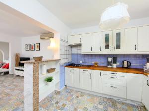 Kuchyň nebo kuchyňský kout v ubytování Holiday Home Verano by Interhome