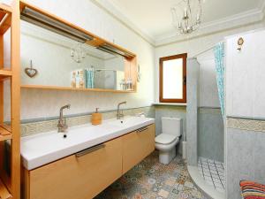 Koupelna v ubytování Holiday Home Verano by Interhome