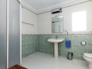 Kúpeľňa v ubytovaní Holiday Home Tossal Gros by Interhome