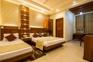 Postel nebo postele na pokoji v ubytování Hotel Aster Inn New Delhi