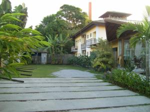 Taman di luar Pousada do Tié