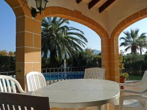 Bazén v ubytování Holiday Home El Paradiso by Interhome nebo v jeho okolí