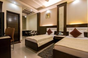 Postel nebo postele na pokoji v ubytování Hotel Aster Inn New Delhi