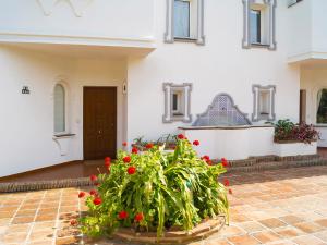 Vonkajšia záhrada v ubytovaní Holiday Home Mijas Beach by Interhome