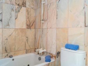 Kúpeľňa v ubytovaní Holiday Home Mijas Beach by Interhome