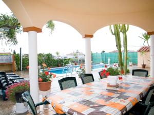 Bazén v ubytování Holiday Home Mestral by Interhome nebo v jeho okolí