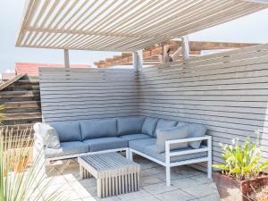 Posezení v ubytování Apartment Jardins Sa Boadella by Interhome