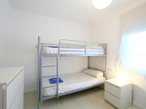 Posteľ alebo postele v izbe v ubytovaní Apartment Terecel Salou-11 by Interhome