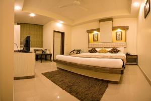 Postel nebo postele na pokoji v ubytování Hotel Aster Inn New Delhi