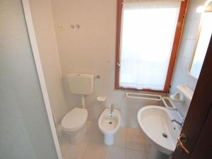 Koupelna v ubytování Apartment Lecci-2 by Interhome