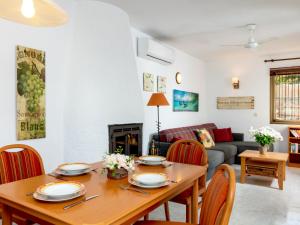 Posedenie v ubytovaní Holiday Home Las Buganvillas by Interhome