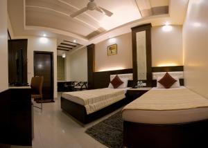Postel nebo postele na pokoji v ubytování Hotel Aster Inn New Delhi