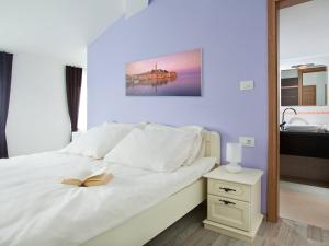 Posteľ alebo postele v izbe v ubytovaní Villa Bea by Interhome