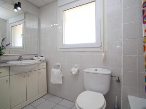 Kúpeľňa v ubytovaní Apartment Royal Delta-6 by Interhome