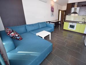 Η κουζίνα ή μικρή κουζίνα στο Apartment Molo Lozna-6 by Interhome