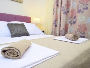 Ένα ή περισσότερα κρεβάτια σε δωμάτιο στο Apartment Molo Lozna-4 by Interhome