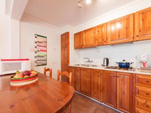 Una cocina o cocineta en Apartment Melis-II - 4 by Interhome
