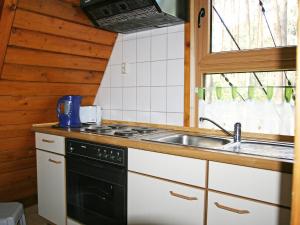 Kuhinja oz. manjša kuhinja v nastanitvi Chalet Nepumuk-1 by Interhome