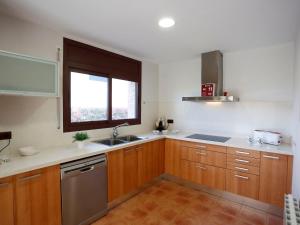 Η κουζίνα ή μικρή κουζίνα στο Villa Perales by Interhome