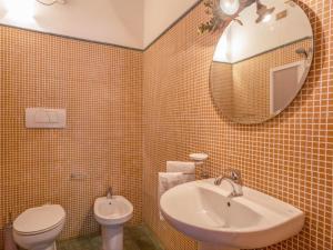 Kúpeľňa v ubytovaní Holiday Home Dante 1 by Interhome