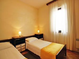 Postel nebo postele na pokoji v ubytování Holiday Home Mirta by Interhome